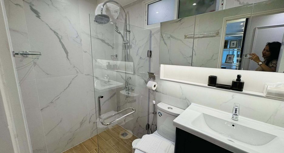 Condo en alquiler de 3 habitaciones en Yan Nawa, Bangkok