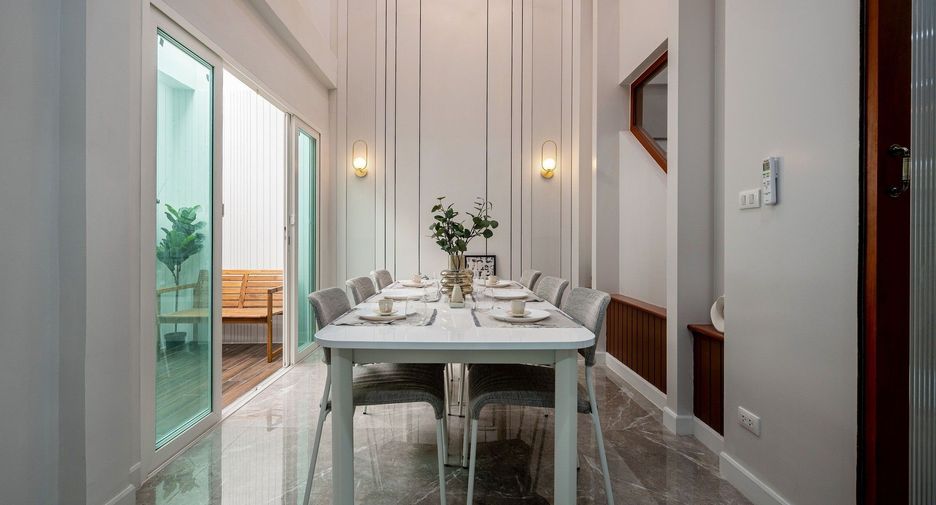 Reihenhaus zur Miete mit 3 Zimmer in Huai Khwang, Bangkok