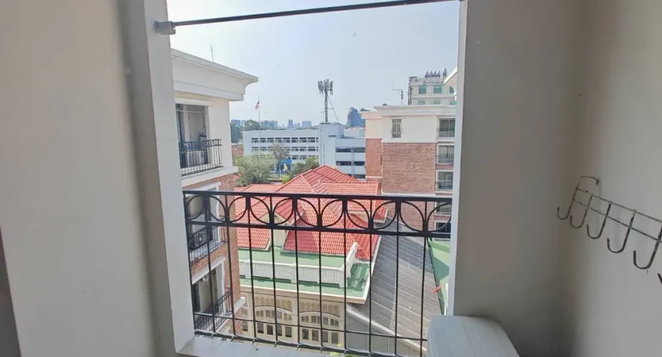 For rent 2 bedrooms condo in Dusit, Bangkok