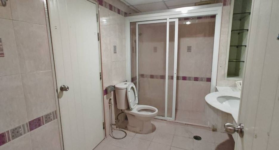 For rent 2 bedrooms condo in Dusit, Bangkok