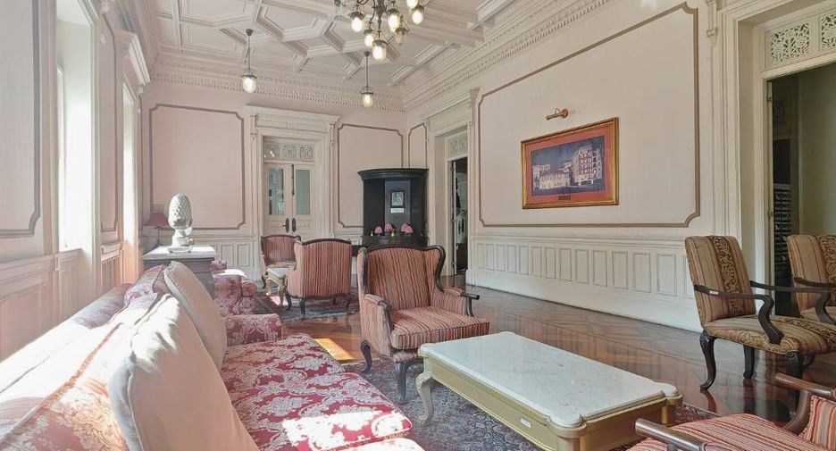 For rent 2 bedrooms condo in Dusit, Bangkok