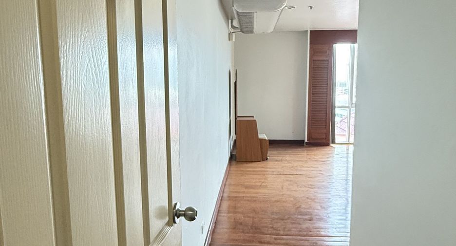 For sale 2 bedrooms condo in Yan Nawa, Bangkok