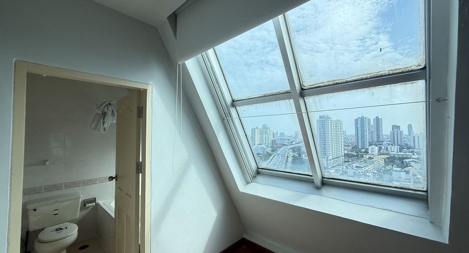 For sale 2 bedrooms condo in Yan Nawa, Bangkok