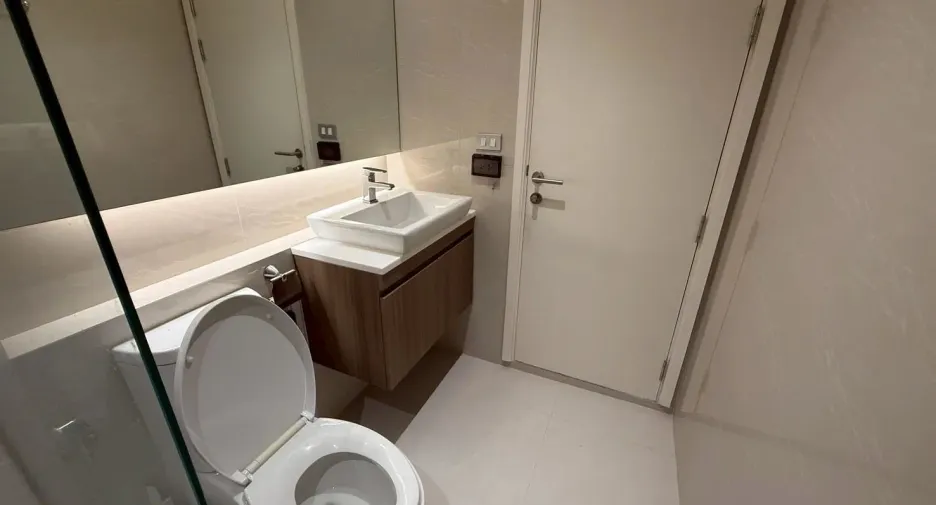 For sale and for rent studio condo in Khlong Toei, Bangkok