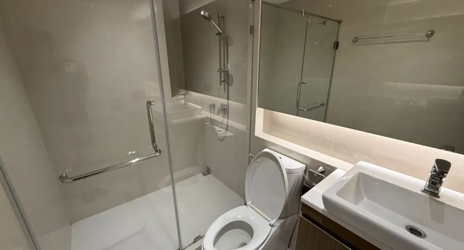 For sale and for rent studio condo in Khlong Toei, Bangkok