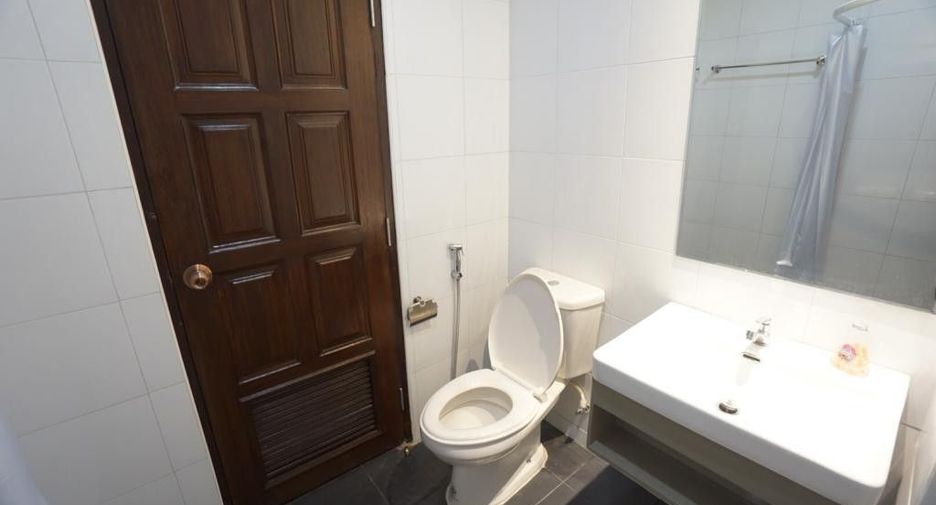 For rent 4 ベッドルーム townhouse in Din Daeng, Bangkok