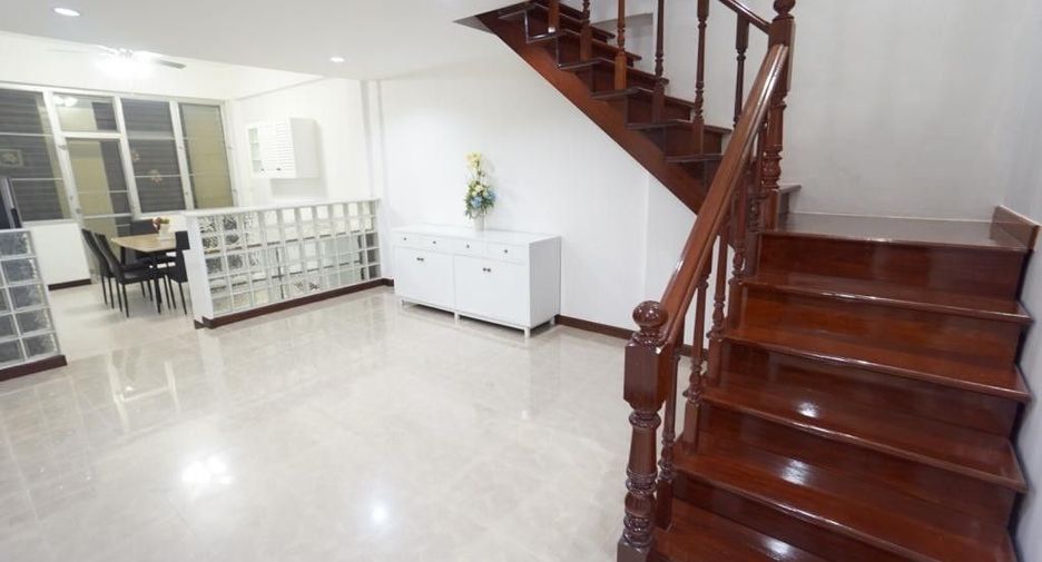 For rent 4 ベッドルーム townhouse in Din Daeng, Bangkok