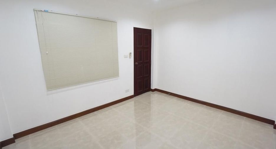 For rent 4 ベッドルーム townhouse in Din Daeng, Bangkok