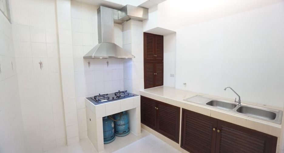For rent 4 ベッドルーム townhouse in Din Daeng, Bangkok