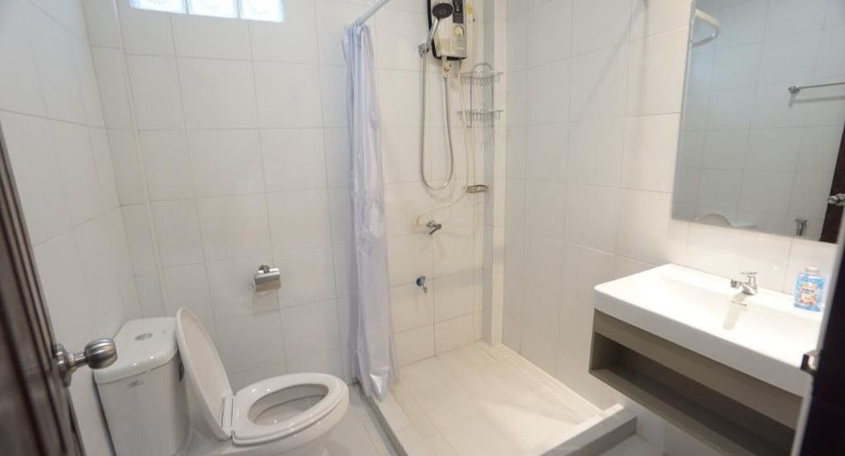 For rent 4 ベッドルーム townhouse in Din Daeng, Bangkok