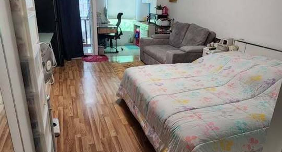 For sale studio condo in Huai Khwang, Bangkok