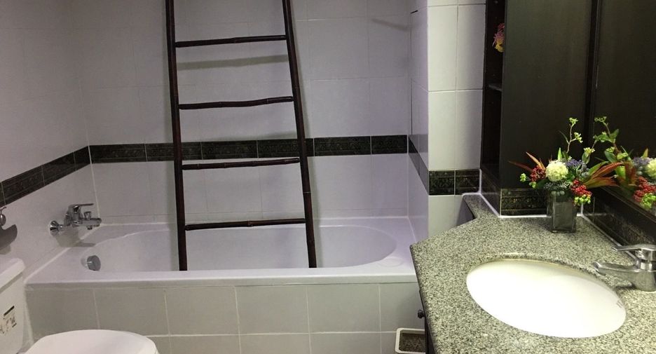 For rent 2 bedrooms condo in Pathum Wan, Bangkok