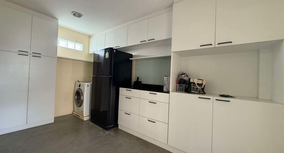 For sale and for rent 3 bedrooms house in Bang Na, Bangkok