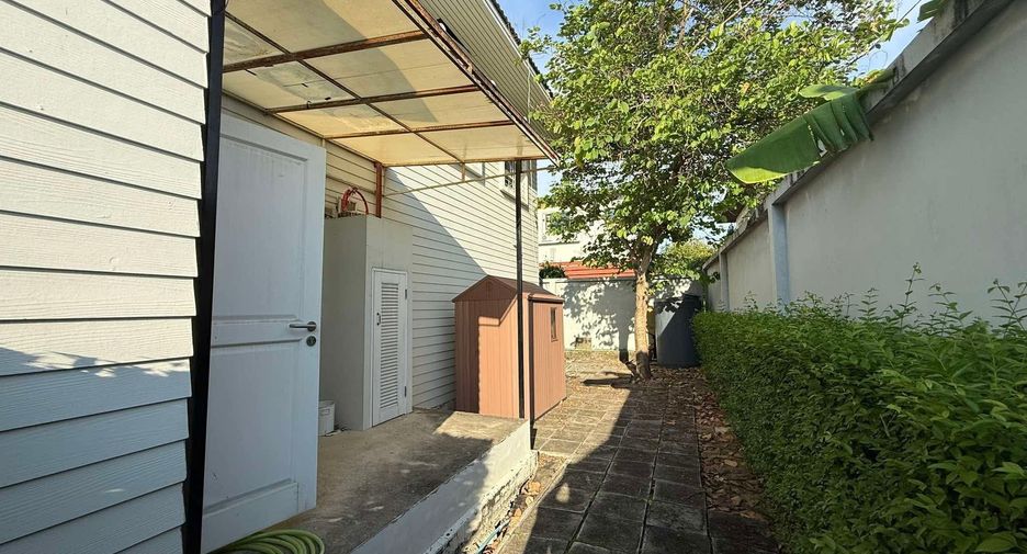 For sale and for rent 3 bedrooms house in Bang Na, Bangkok