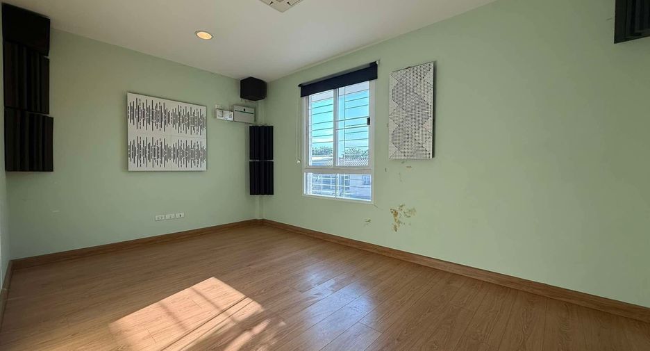 For sale and for rent 3 bedrooms house in Bang Na, Bangkok