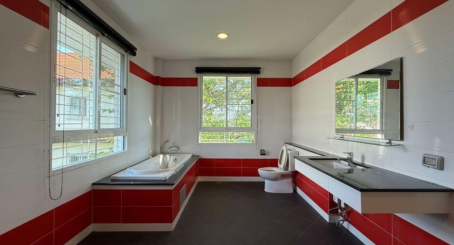 For sale and for rent 3 bedrooms house in Bang Na, Bangkok