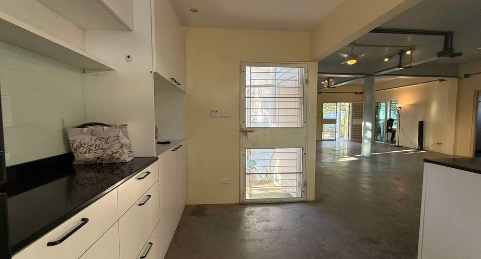 For sale and for rent 3 bedrooms house in Bang Na, Bangkok