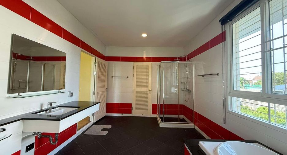 For sale and for rent 3 bedrooms house in Bang Na, Bangkok