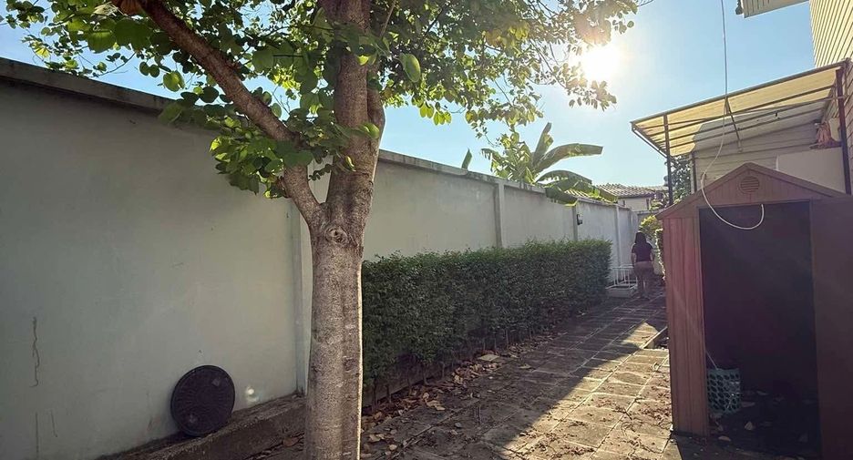 For sale and for rent 3 bedrooms house in Bang Na, Bangkok
