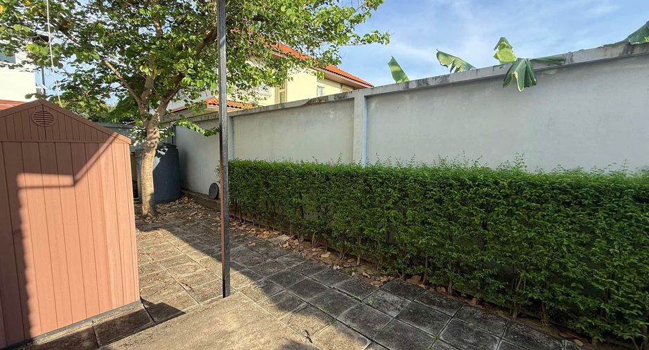 For sale and for rent 3 bedrooms house in Bang Na, Bangkok