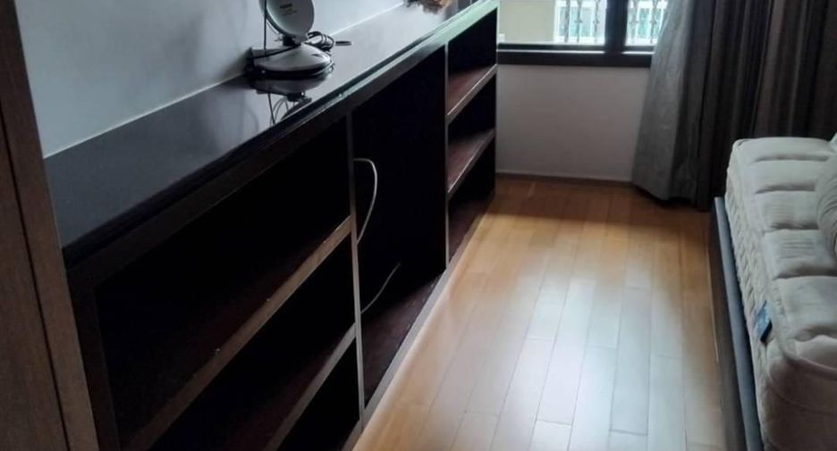 For rent 3 bedrooms condo in Pathum Wan, Bangkok