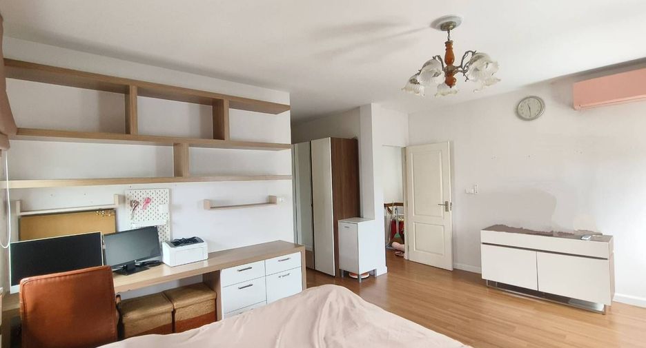 For rent 3 bedrooms house in Bang Kapi, Bangkok