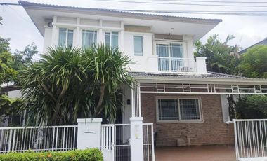 Casa en alquiler de 3 habitaciones en Bang Kapi, Bangkok