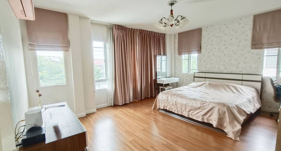 For rent 3 bedrooms house in Bang Kapi, Bangkok
