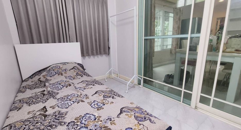 For rent 3 bedrooms house in Bang Kapi, Bangkok