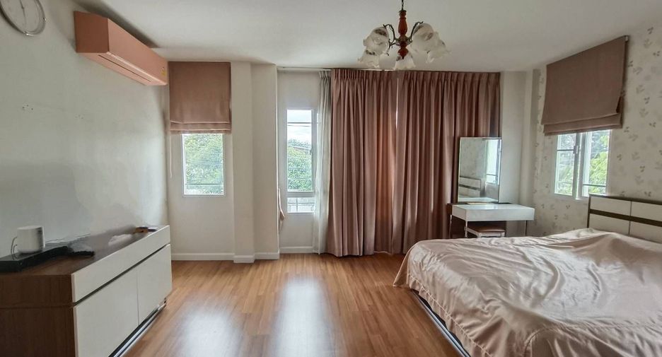 For rent 3 bedrooms house in Bang Kapi, Bangkok