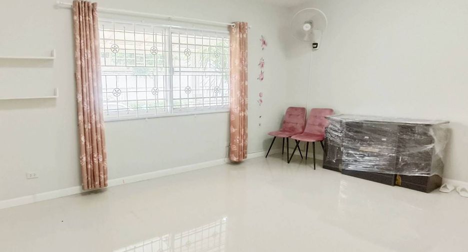 For rent 3 bedrooms house in Bang Kapi, Bangkok