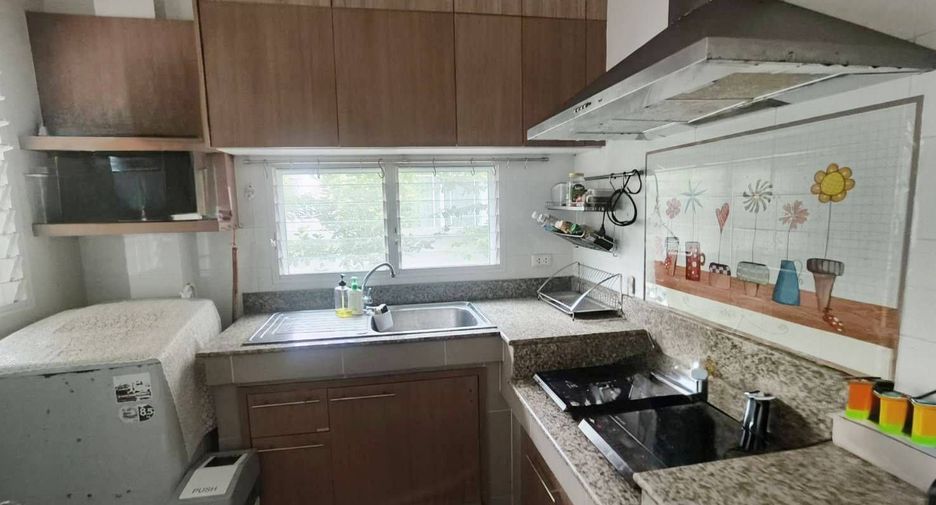 For rent 3 bedrooms house in Bang Kapi, Bangkok