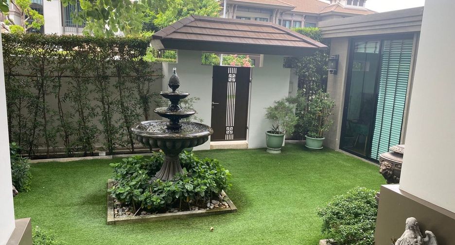 For sale 4 bedrooms house in Taling Chan, Bangkok