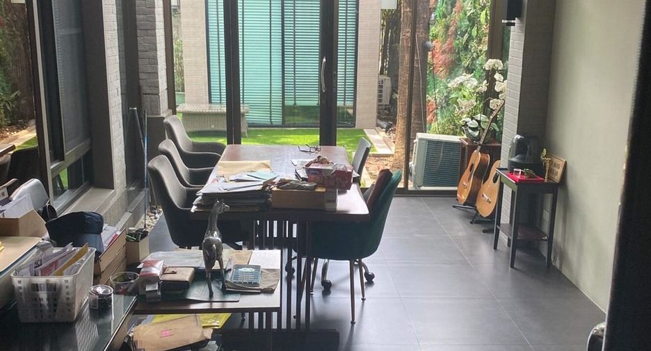 For sale 4 bedrooms house in Taling Chan, Bangkok