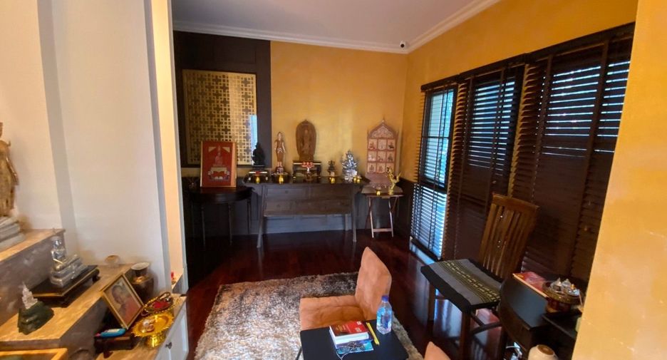 For sale 4 bedrooms house in Taling Chan, Bangkok