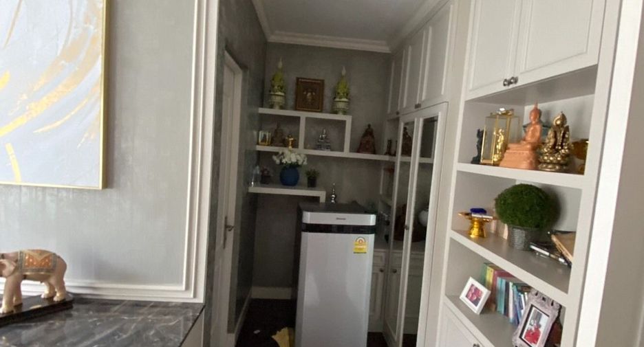 For sale 4 bedrooms house in Taling Chan, Bangkok
