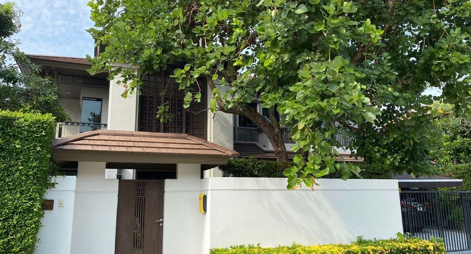 For sale 4 bedrooms house in Taling Chan, Bangkok