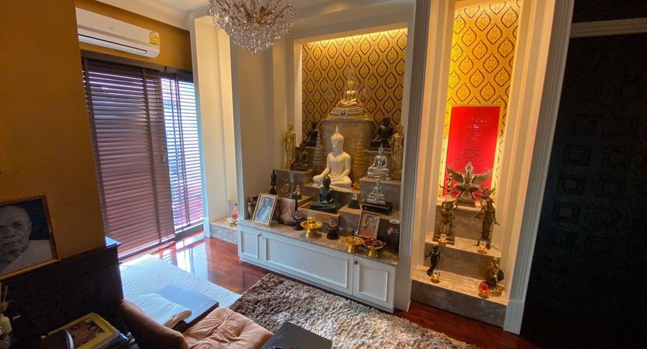 For sale 4 bedrooms house in Taling Chan, Bangkok