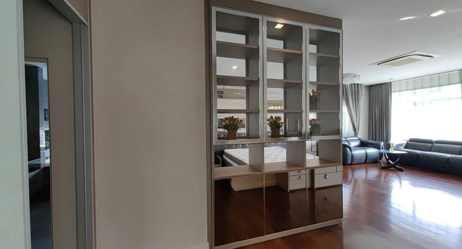 For sale and for rent 5 bedrooms house in Saphan Sung, Bangkok