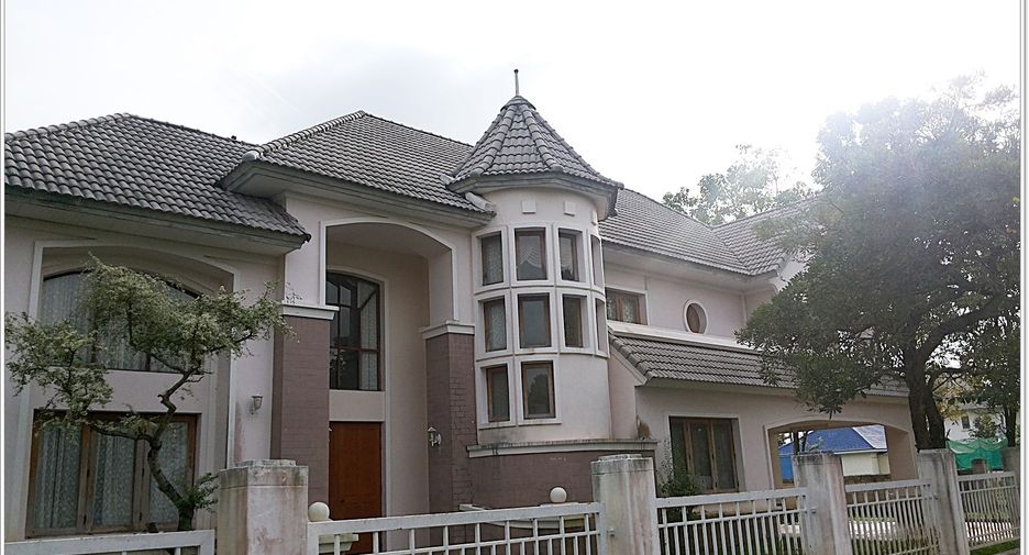 For sale 4 bedrooms house in Thawi Watthana, Bangkok