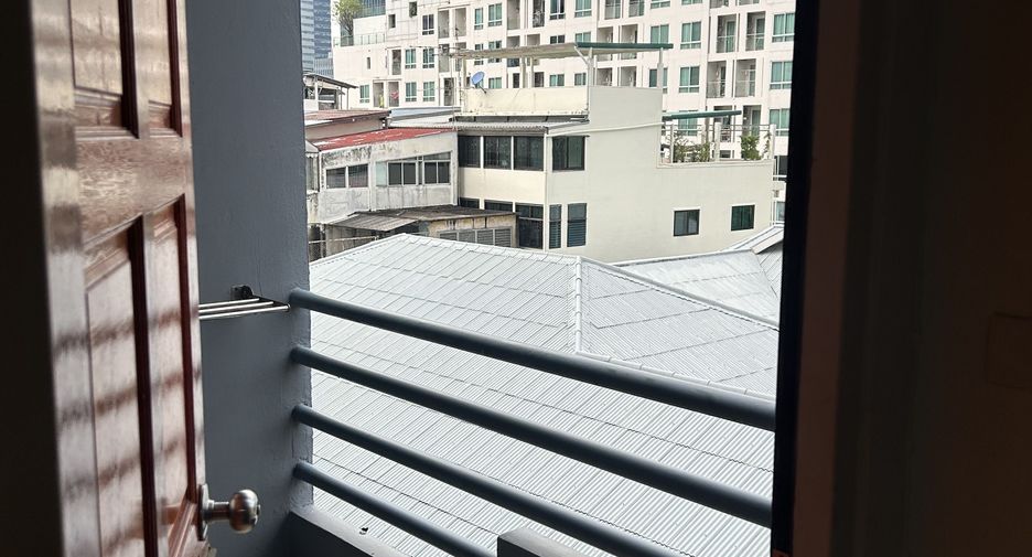 For rent 2 bedrooms condo in Sathon, Bangkok