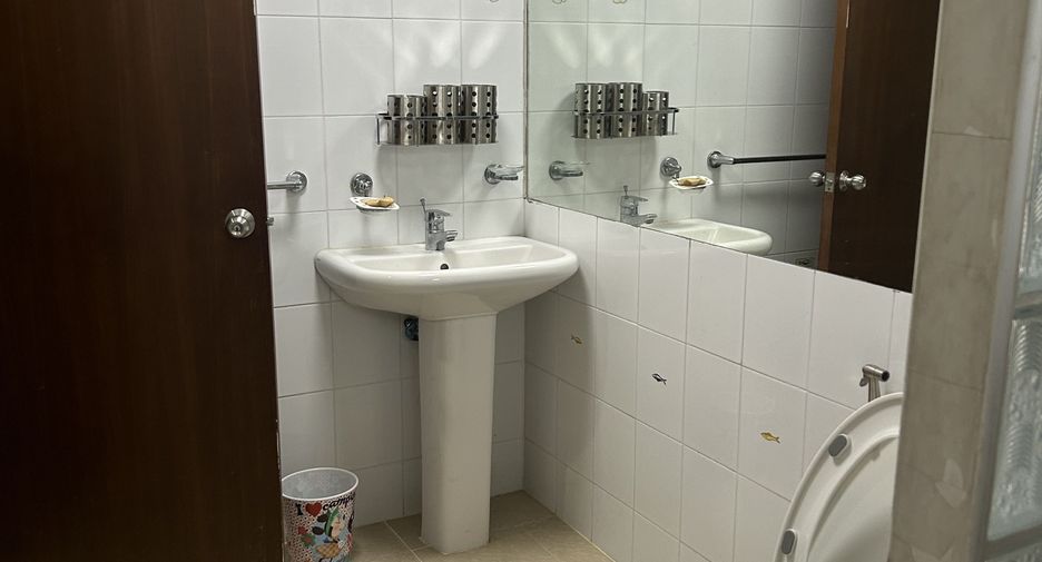 For rent 2 bedrooms condo in Sathon, Bangkok