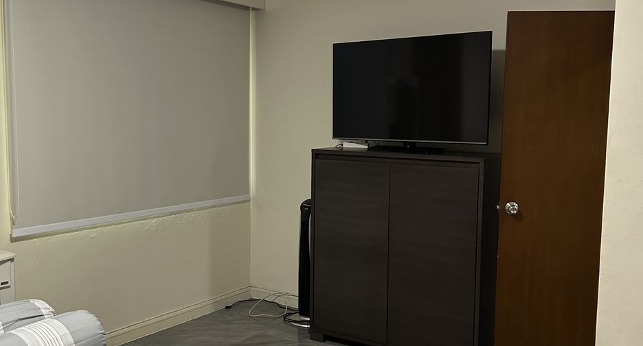 For rent 2 bedrooms condo in Sathon, Bangkok
