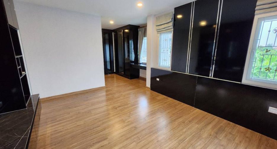 For sale 4 bedrooms house in Phasi Charoen, Bangkok