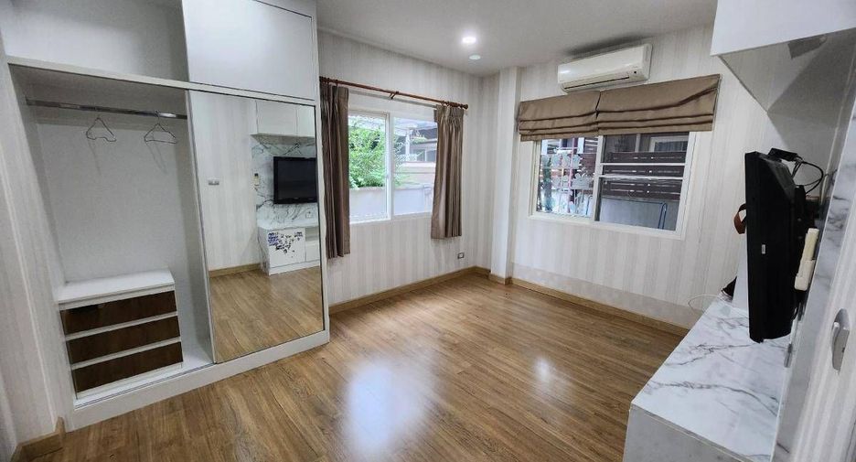 For sale 4 bedrooms house in Phasi Charoen, Bangkok