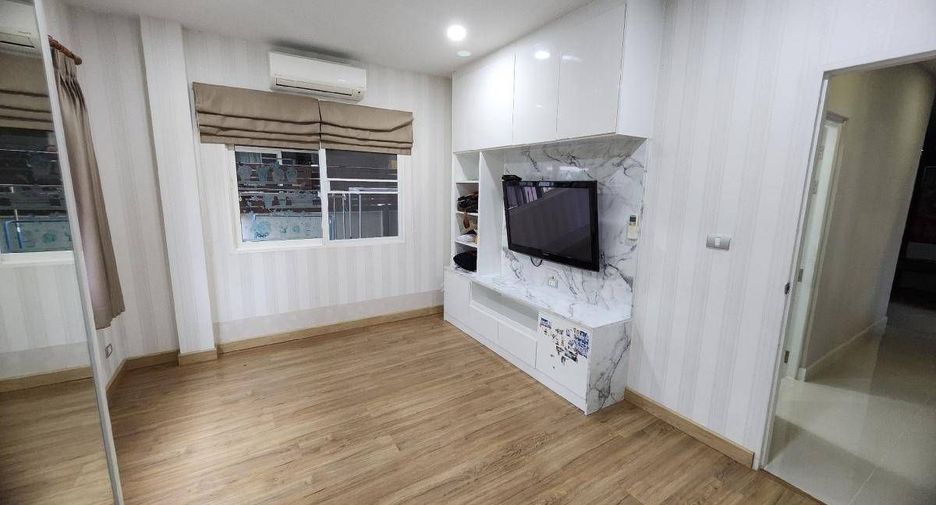 For sale 4 bedrooms house in Phasi Charoen, Bangkok