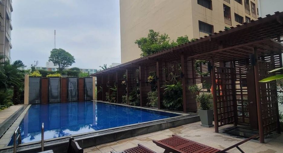 For rent studio condo in Phaya Thai, Bangkok