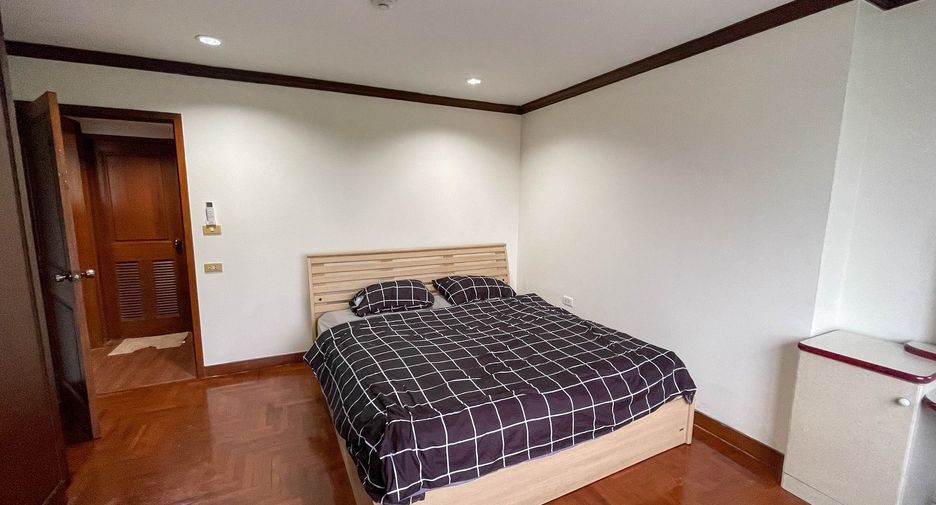 For rent 2 bedrooms condo in Bang Rak, Bangkok