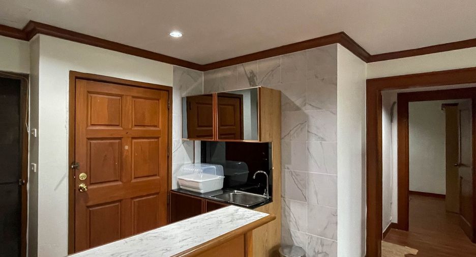 For rent 2 bedrooms condo in Bang Rak, Bangkok