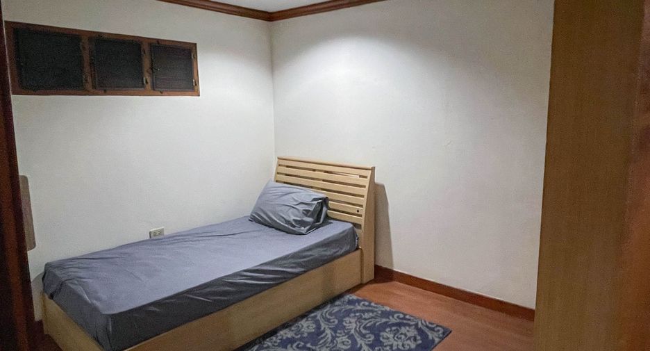 For rent 2 bedrooms condo in Bang Rak, Bangkok